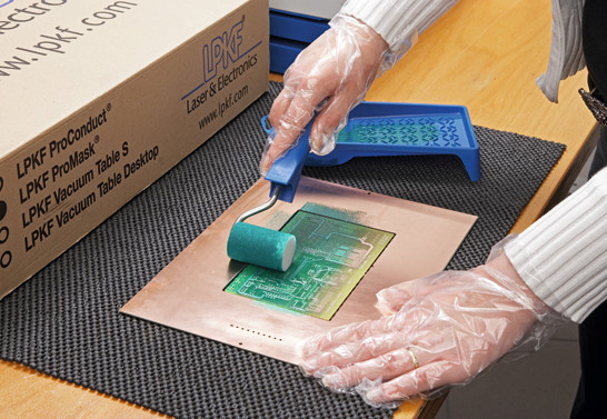 Application du vernis épargne